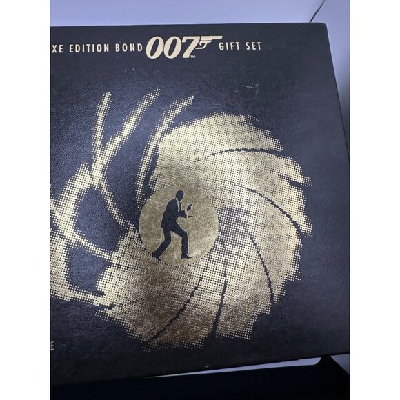 James Bond 007 VHS Deluxe Edition Gift Set  8 Classic Films  MGM/UA Gift Set NIB - Picture 4 of 8